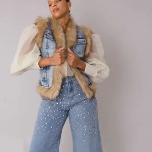 Stylish Blue Denim Vest with Faux Fur Trim